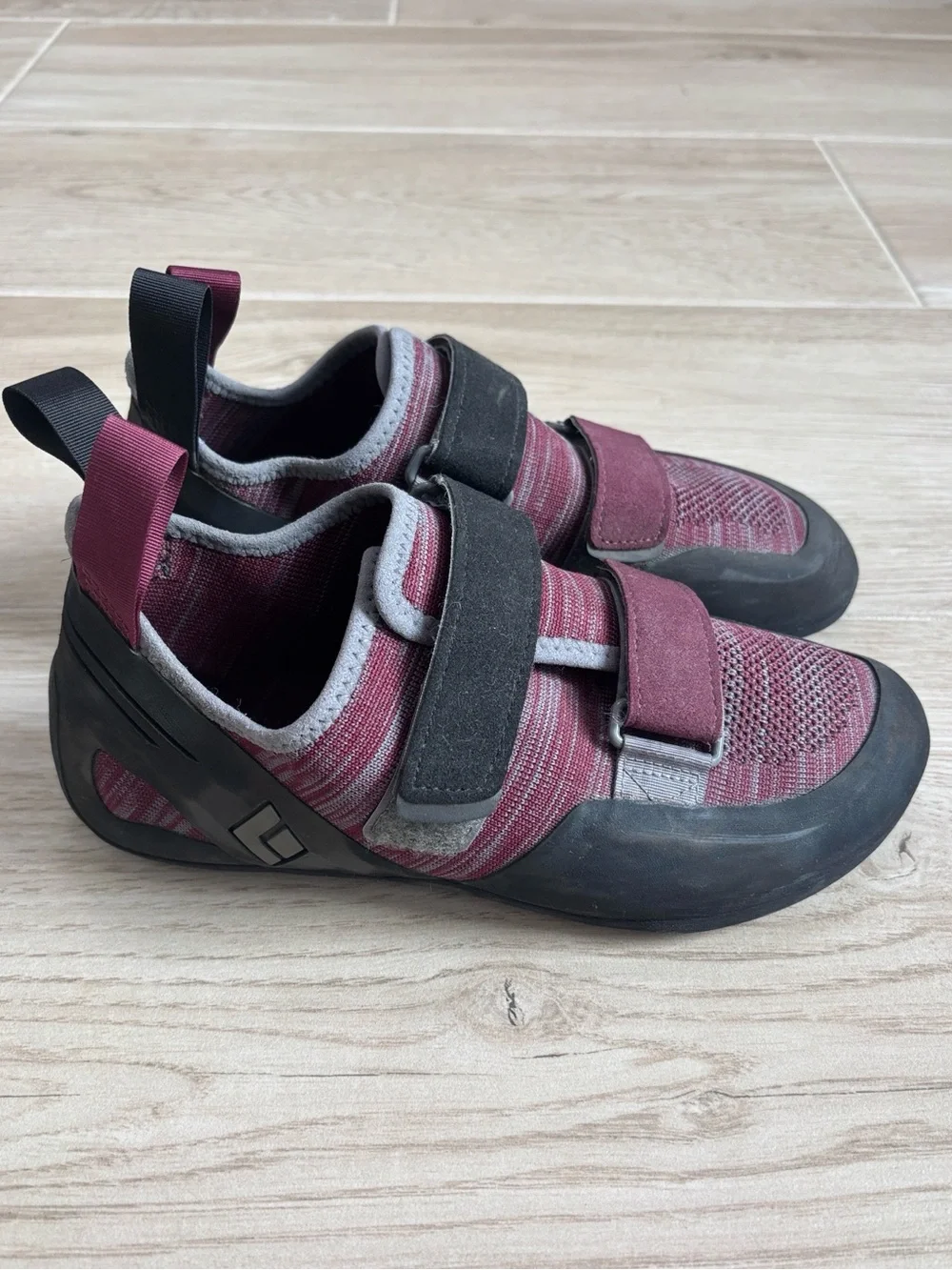 Black Diamond Momentum Climbing Shoes in Merlot Women’s Size 9.5